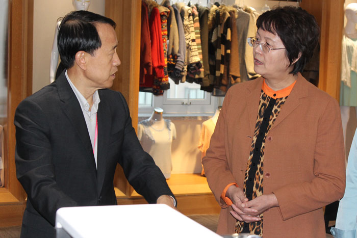 全國總工會到聯(lián)橋集團調(diào)研女職工權益保障工作
