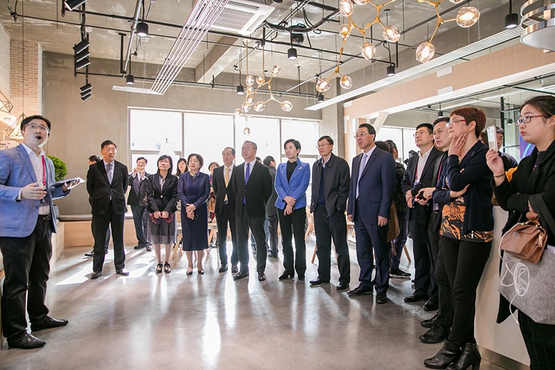 “創(chuàng)意 · 跨越 國家毛衫紗線資源共享平臺啟動儀式”在威海聯橋集團盛裝啟幕(圖19)