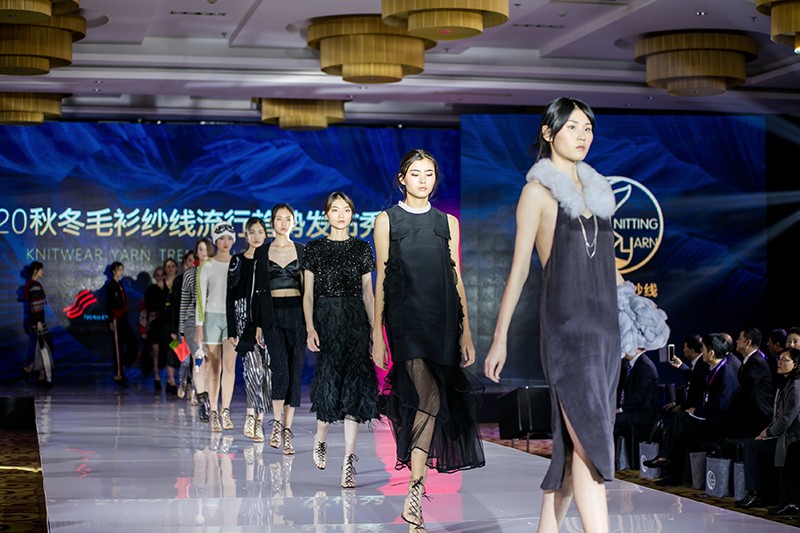 “創(chuàng)意 · 跨越 國家毛衫紗線資源共享平臺啟動儀式”在威海聯橋集團盛裝啟幕(圖68)
