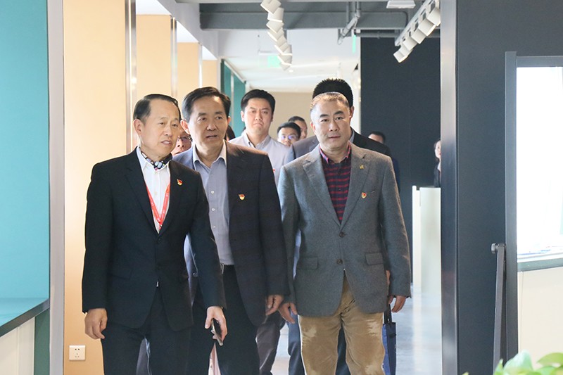 中國出口信用保險公司領(lǐng)導(dǎo)到聯(lián)橋集團調(diào)研(圖1)