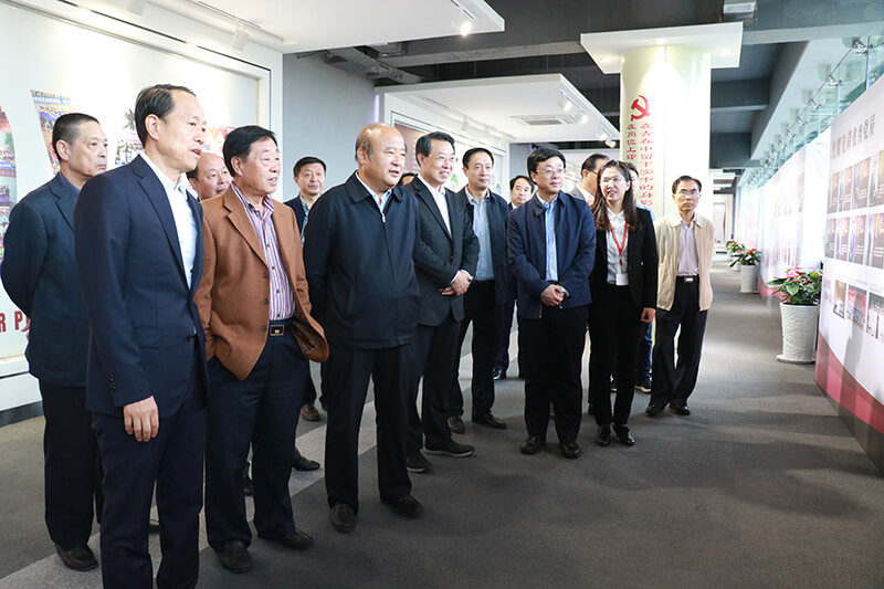 山東省關(guān)工委領導一行來聯(lián)橋集團參觀調(diào)研