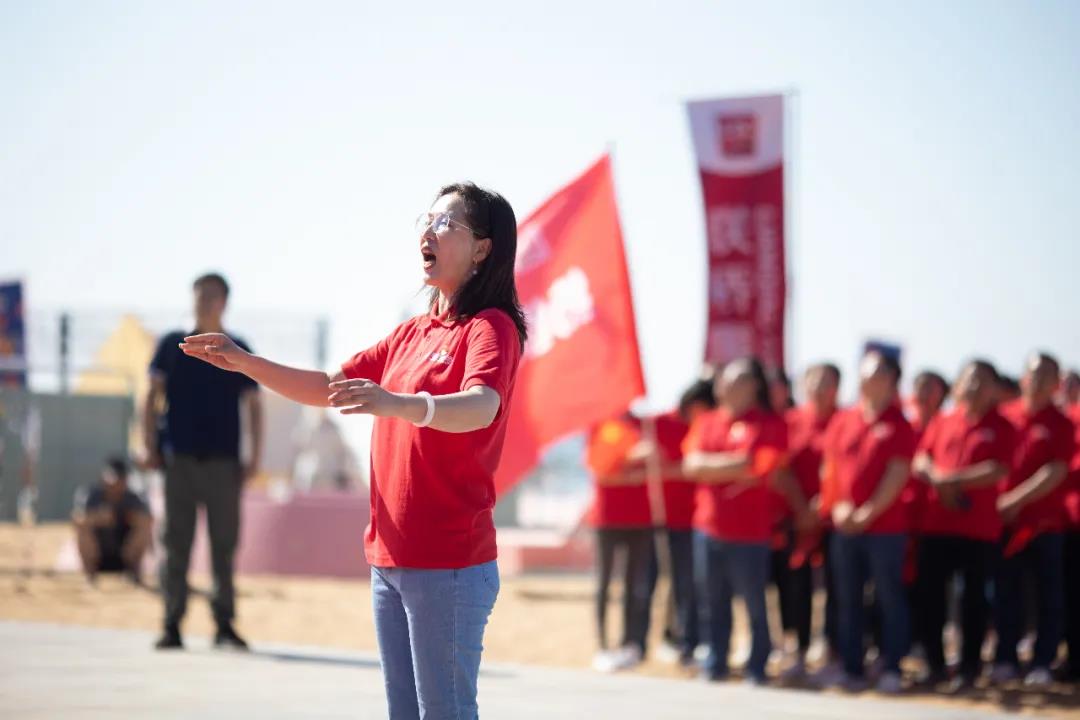 聯(lián)橋集團黨委舉辦“光耀先鋒·致敬力量”慶祝建黨100周年活動(圖3)