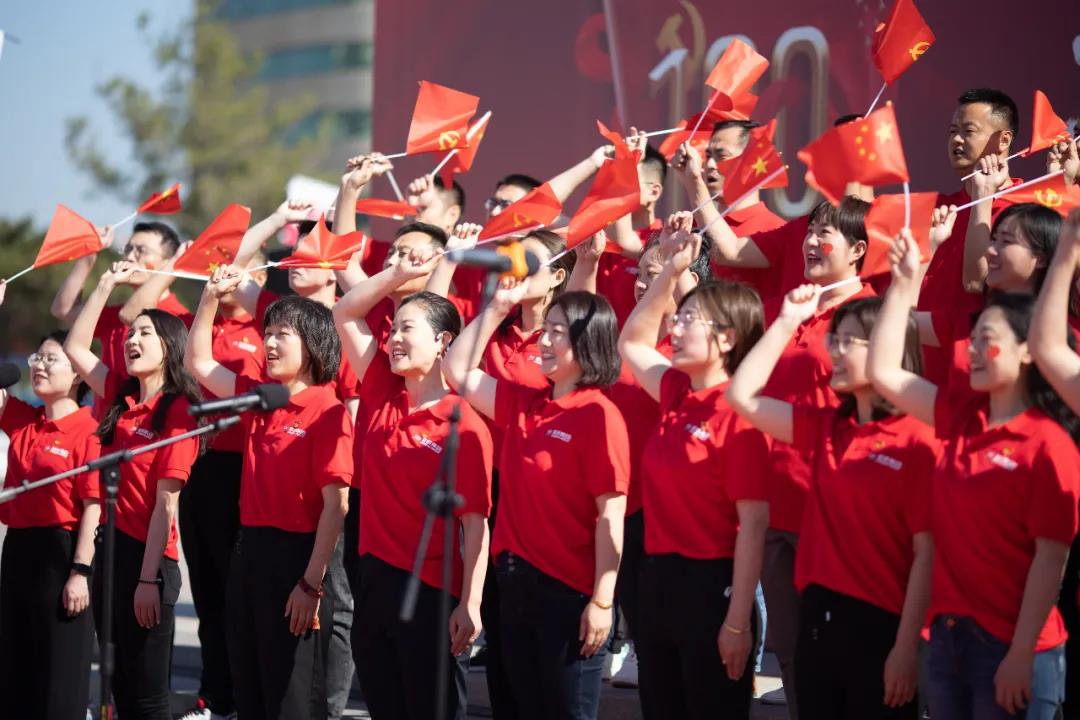 聯(lián)橋集團黨委舉辦“光耀先鋒·致敬力量”慶祝建黨100周年活動(圖5)